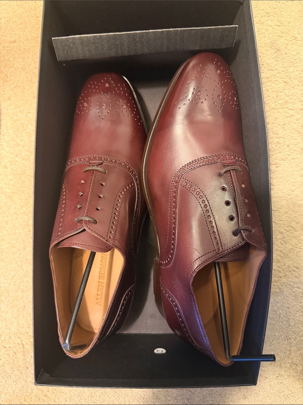 Allen Edmonds Men's Burgundy Oxfords, size 10, wide 3E, FREE cedar shoe trees